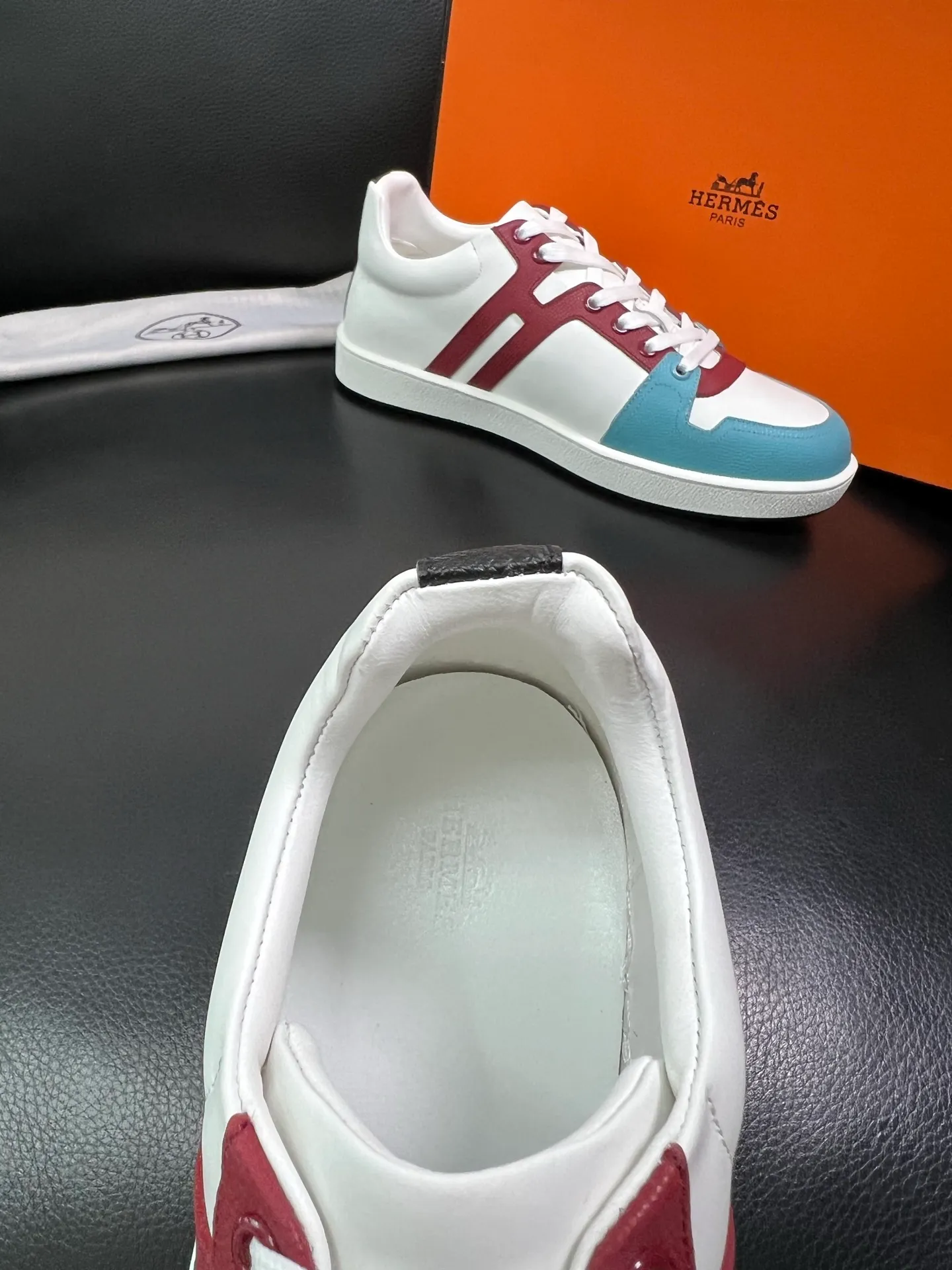 Men's shoes 💰700 Hermes Top Purchasing Agent Hermes counters are on sale at the same time with original factory configuration, original cowhide fabric imported from Italy, high-quality splicing technology, fully imported water-dyed cowhide lining, soles: original soles specially provided by the original factory are super comfortable, the original factory and single goods are of high quality, welcome to compare at the same time at the counter, code number 38-44 (customized 45 46) 85851